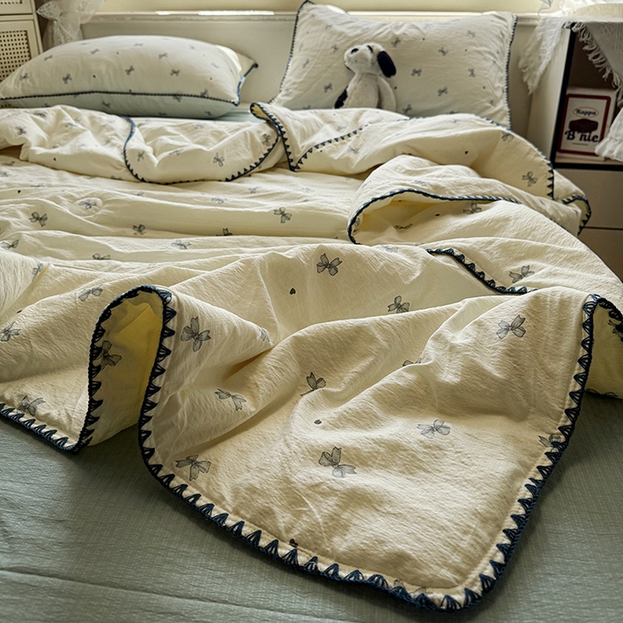 91家纺网 家纺一手货源 找家纺 星巴k家纺 2025新款春夏云感双层纱A类母婴级三角针夏被贝壳边夏凉被贝壳绣【可提供买家秀】 贝壳绣-蝴蝶结蓝