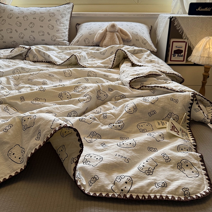 91家纺网 家纺一手货源 找家纺 星巴k家纺 2025新款春夏云感双层纱A类母婴级三角针夏被贝壳边夏凉被贝壳绣【可提供买家秀】 贝壳绣-猫咪恋人