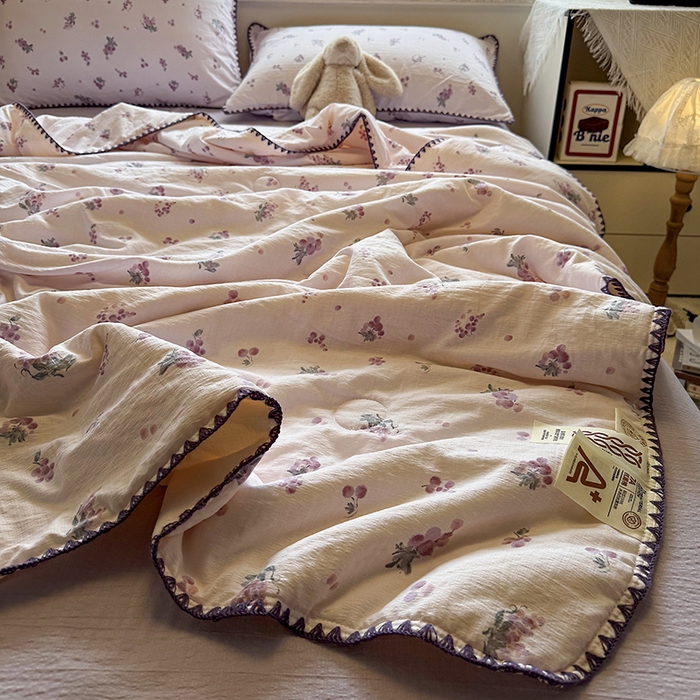 91家纺网 家纺一手货源 找家纺 星巴k家纺 2025新款春夏云感双层纱A类母婴级三角针夏被贝壳边夏凉被贝壳绣【可提供买家秀】 贝壳绣-葡萄微甜