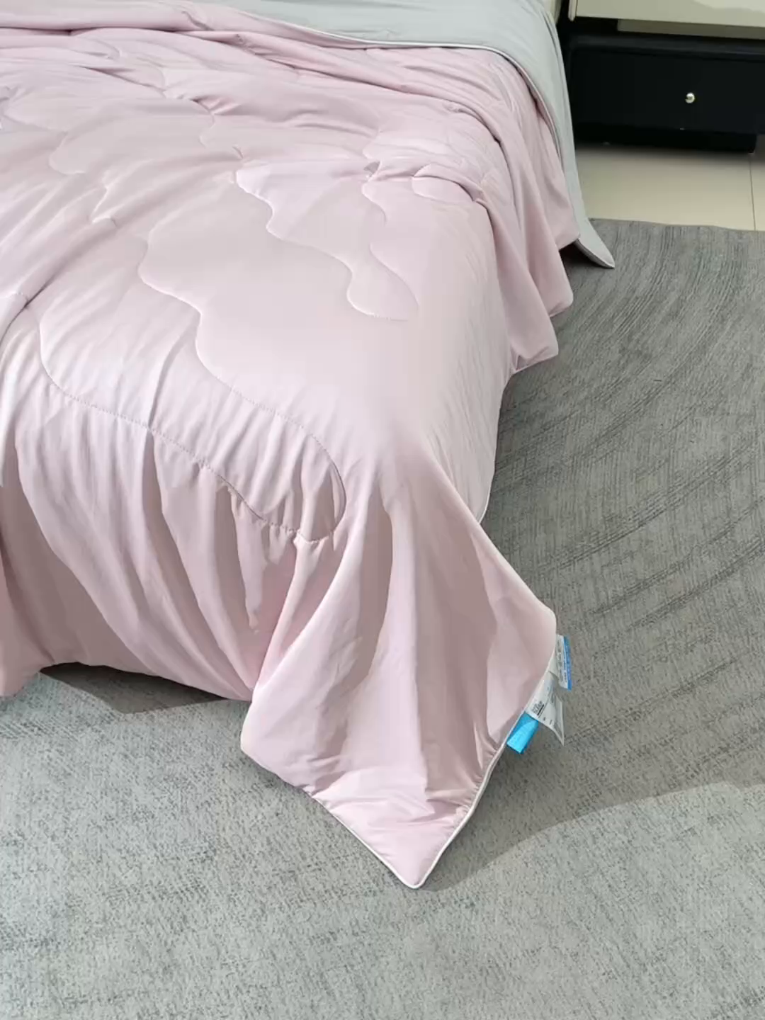 91家纺网 家纺一手货源 找家纺 预言家纺 2025新款A类锦纶凉感夏凉被被子被芯空调被 即刻凉感-粉色
