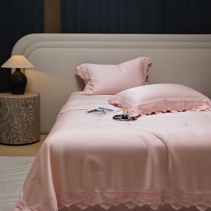 91家纺网 家纺一手货源 找家纺 时亿家居 2025新款80s兰精天丝夏被四件套 爱丽丝 爱丽丝 芽粉