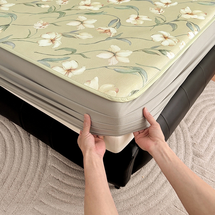 91家纺网 家纺一手货源 找家纺 绒艺席业 2025新款赫本风印花凉席席子系列床笠款 后花园