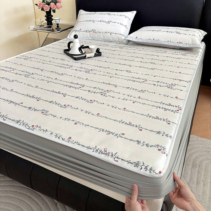 91家纺网 家纺一手货源 找家纺 绒艺席业 2025新款赫本风印花凉席席子系列床笠款 昨日情书