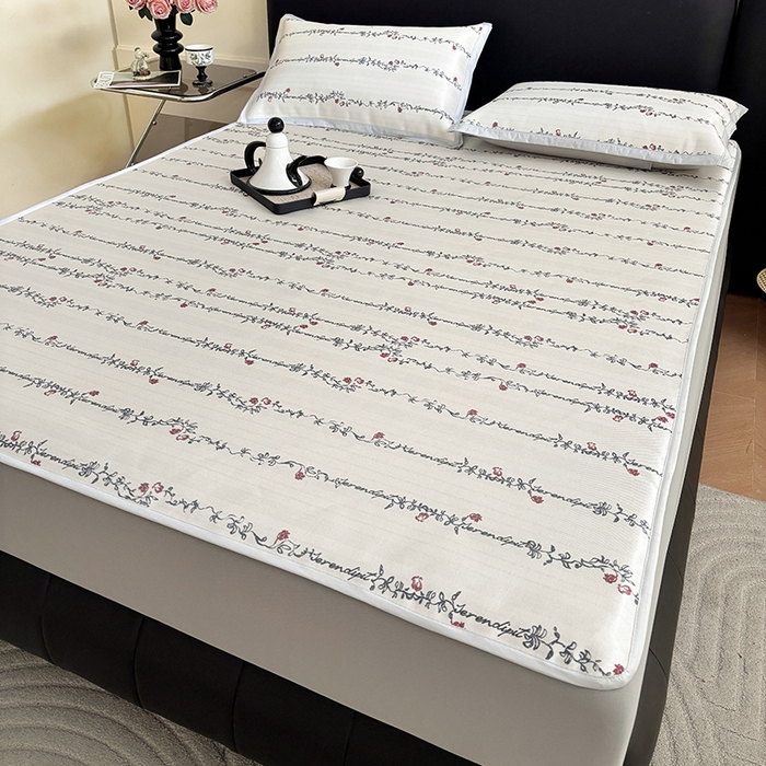 91家纺网 家纺一手货源 找家纺 绒艺席业 2025新款赫本风印花凉席席子系列床笠款 昨日情书