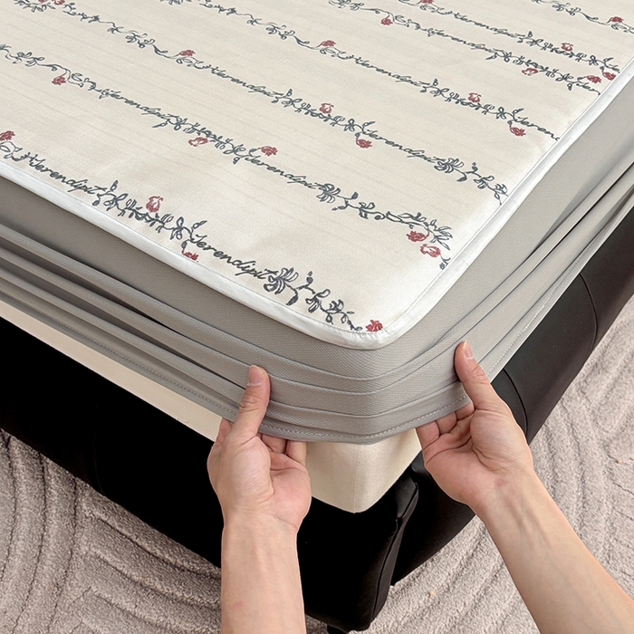 91家纺网 家纺一手货源 找家纺 绒艺席业 2025新款赫本风印花凉席席子系列床笠款 昨日情书