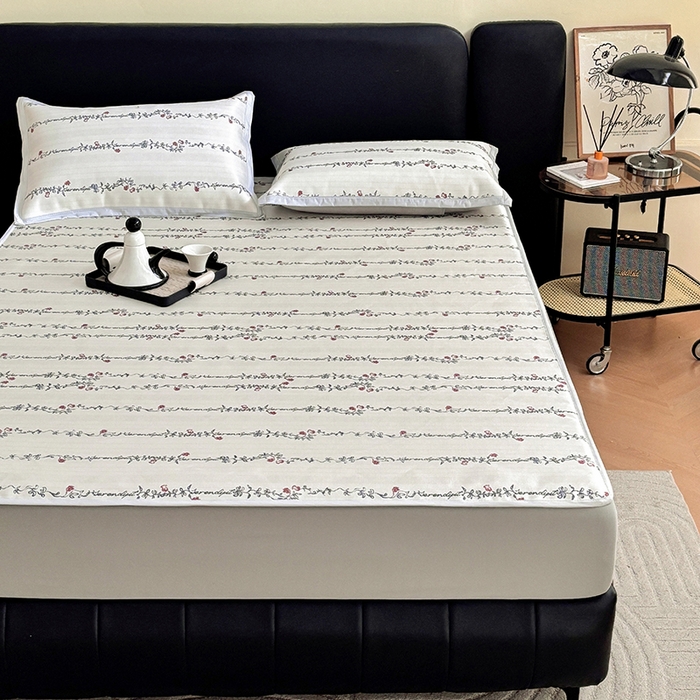 91家纺网 家纺一手货源 找家纺 绒艺席业 2025新款赫本风印花凉席席子系列床笠款 昨日情书