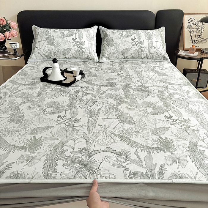 91家纺网 家纺一手货源 找家纺 绒艺席业 2025新款赫本风印花凉席席子系列床笠款 半暮之梦