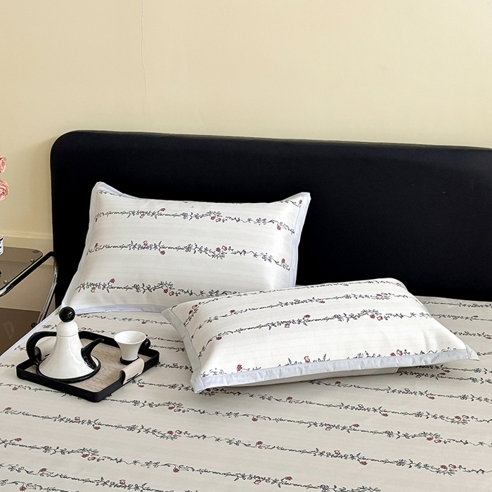 91家纺网 家纺一手货源 找家纺 绒艺席业 2025新款赫本风印花凉席席子系列床笠款 昨日情书