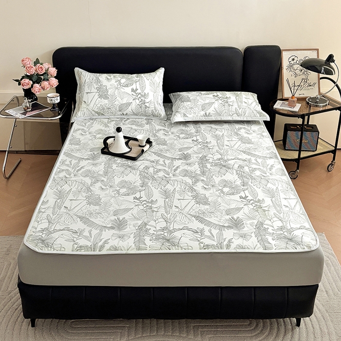 91家纺网 家纺一手货源 找家纺 绒艺席业 2025新款赫本风印花凉席席子系列床笠款 半暮之梦