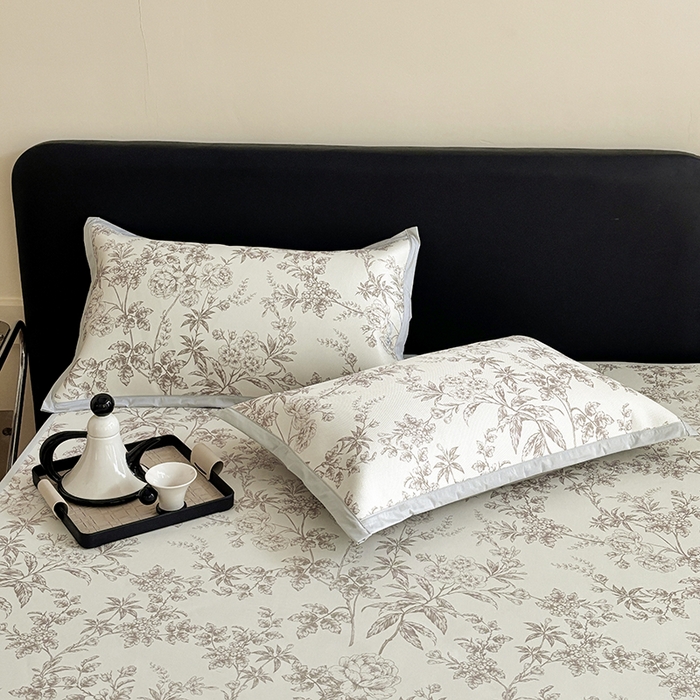 91家纺网 家纺一手货源 找家纺 绒艺席业 2025新款赫本风印花凉席席子系列床笠款 伊甸园