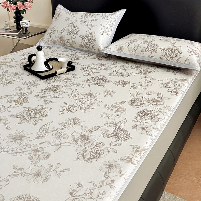 91家纺网 家纺一手货源 找家纺 绒艺席业 2025新款赫本风印花凉席席子系列床笠款 春风吹