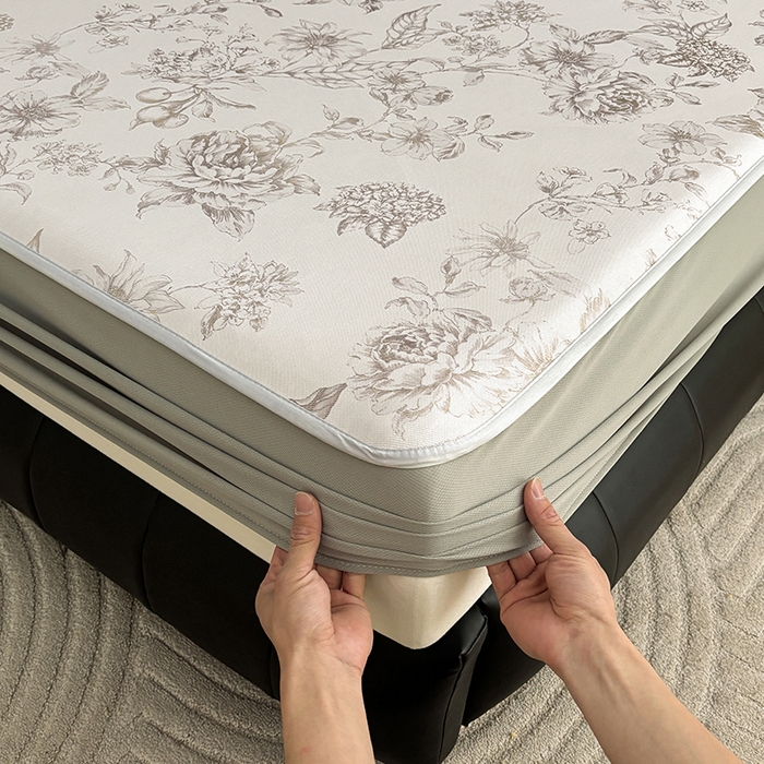 91家纺网 家纺一手货源 找家纺 绒艺席业 2025新款赫本风印花凉席席子系列床笠款 春风吹