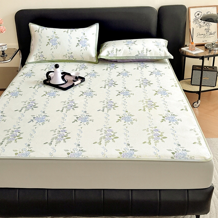 91家纺网 家纺一手货源 找家纺 绒艺席业 2025新款赫本风印花凉席席子系列床笠款 蔓野