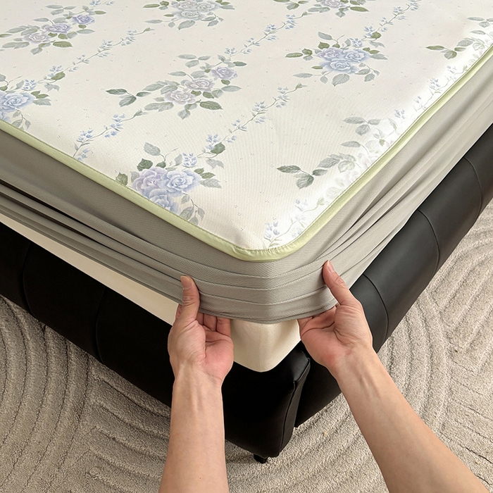 91家纺网 家纺一手货源 找家纺 绒艺席业 2025新款赫本风印花凉席席子系列床笠款 蔓野