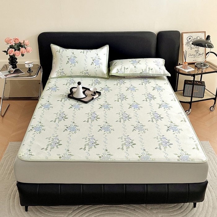 91家纺网 家纺一手货源 找家纺 绒艺席业 2025新款赫本风印花凉席席子系列床笠款 蔓野