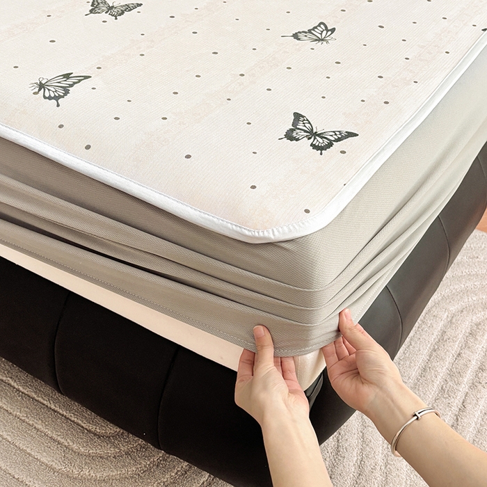 91家纺网 家纺一手货源 找家纺 绒艺席业 2025新款赫本风印花凉席席子系列床笠款 翩翩蝴蝶