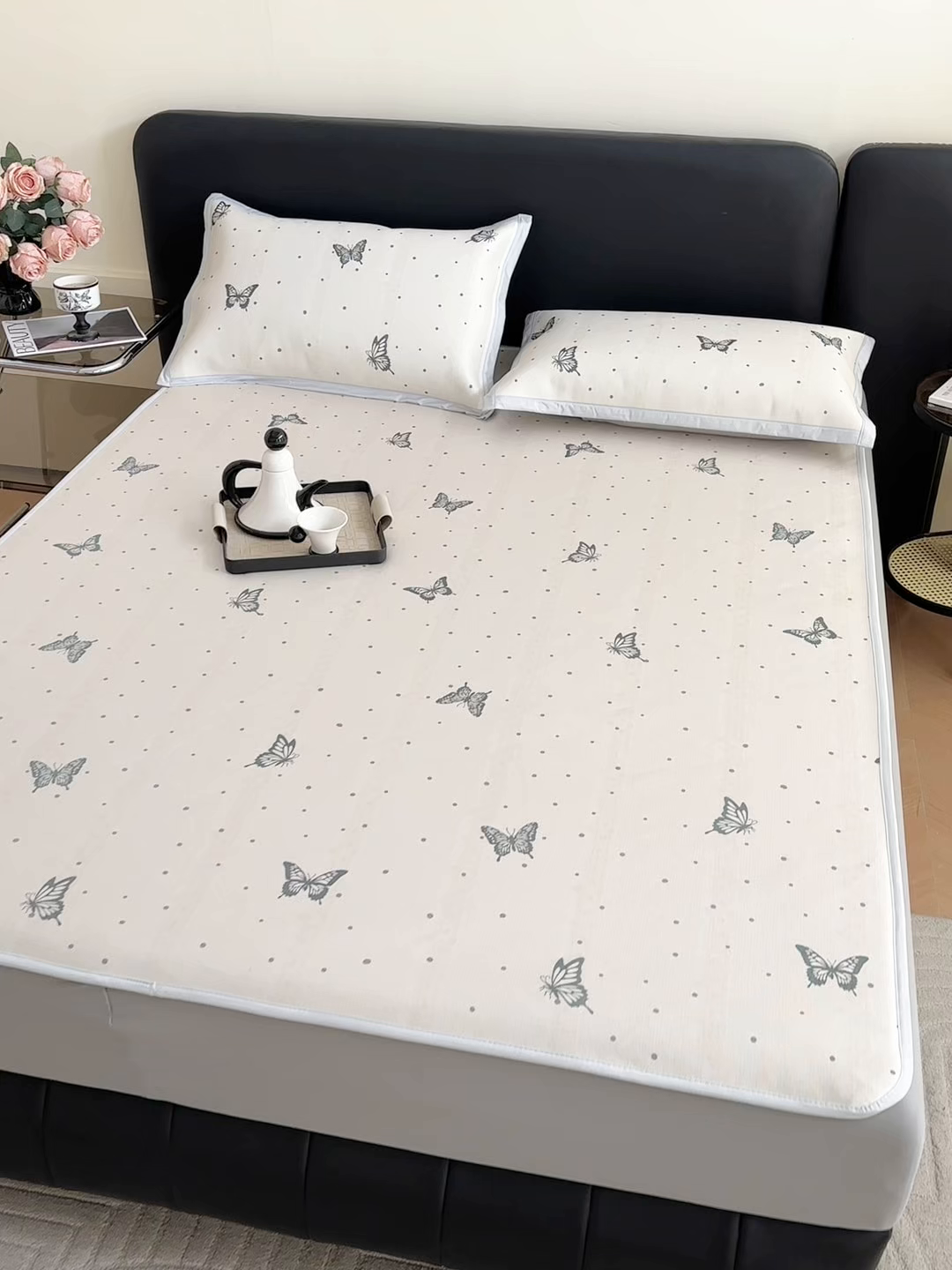 91家纺网 家纺一手货源 找家纺 绒艺席业 2025新款赫本风印花凉席席子系列床笠款 翩翩蝴蝶