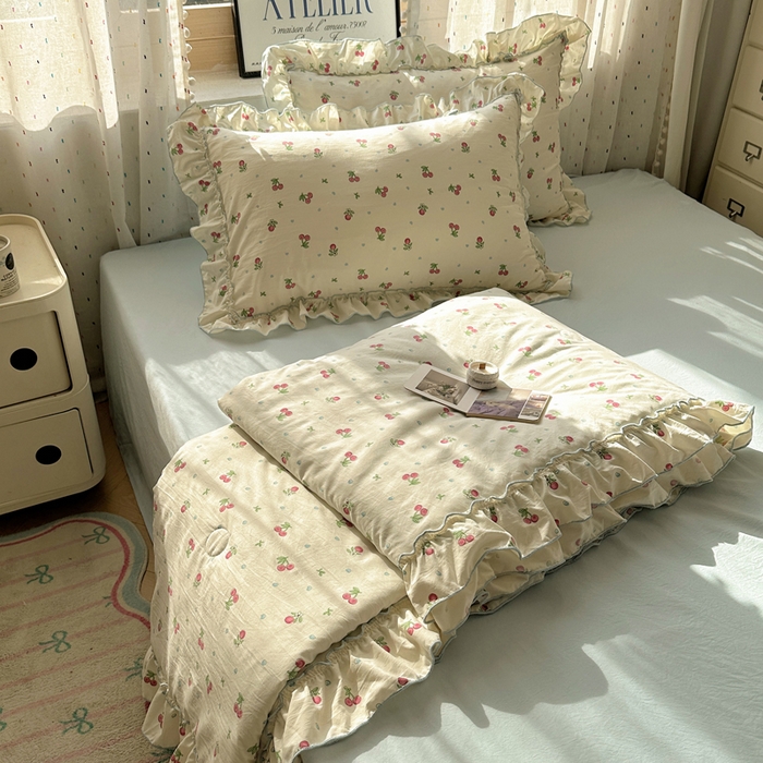 91家纺网 家纺一手货源 找家纺 轻奢坊 2025新款水洗棉密拷花边夏被夏凉被空调被四件套 小樱桃