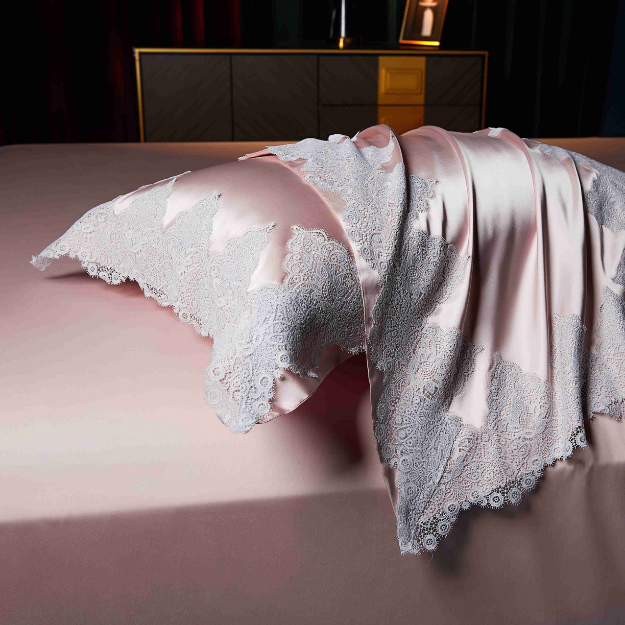 91家纺网 家纺一手货源 找家纺 缔缦 2025新款高端居家轻奢系列AB版真丝棉长绒棉维蜜之恋 粉四件套