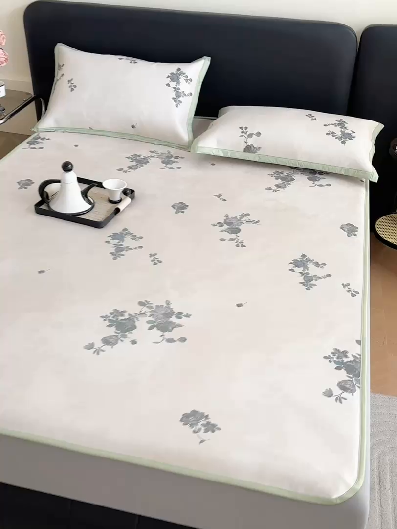 91家纺网 家纺一手货源 找家纺 绒艺席业 2025新款赫本风印花凉席席子系列床笠款 苑叶