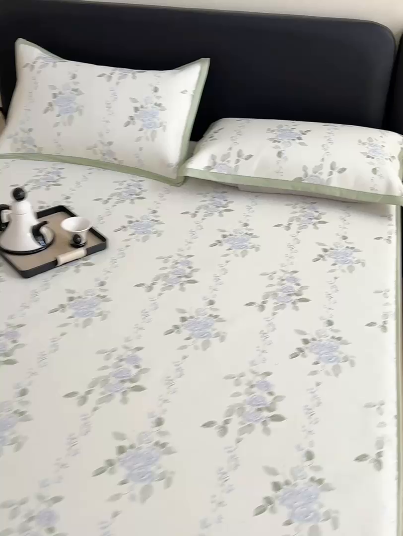 91家纺网 家纺一手货源 找家纺 绒艺席业 2025新款赫本风印花凉席席子系列床笠款 蔓野