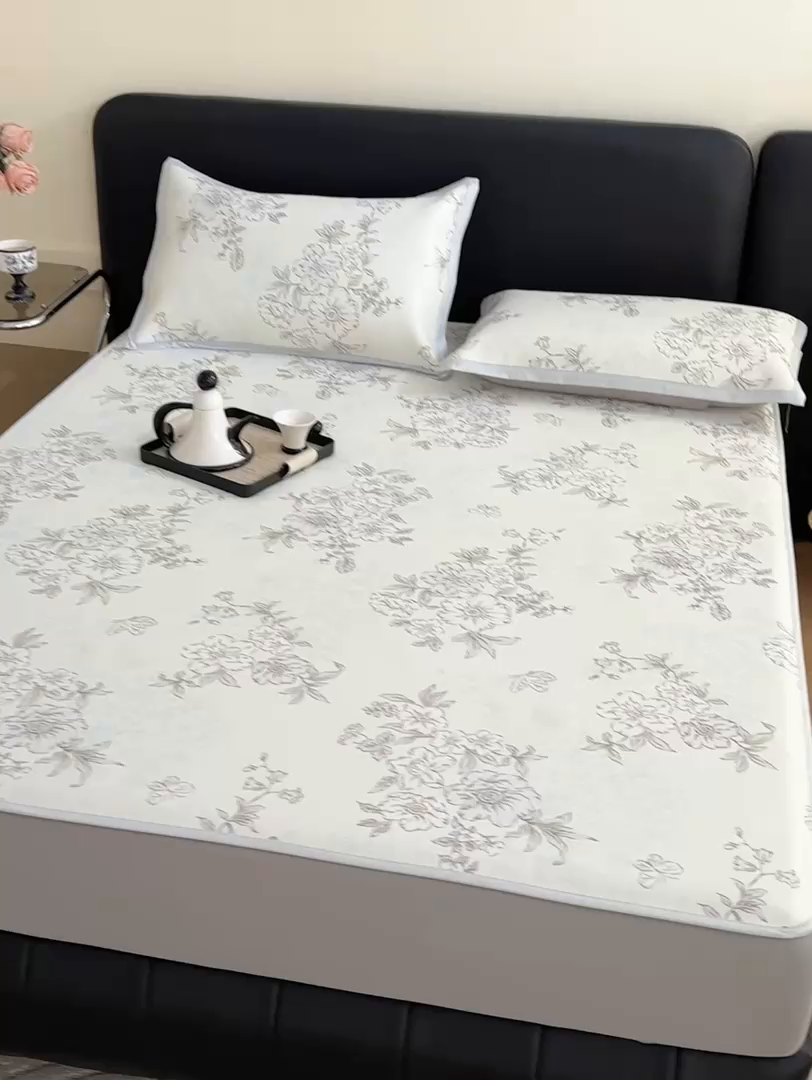 91家纺网 家纺一手货源 找家纺 绒艺席业 2025新款赫本风印花凉席席子系列床笠款 一杯清茶