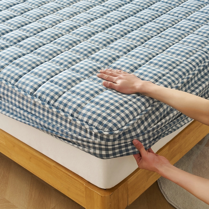 91家纺网 家纺一手货源 找家纺 锦丝钰床垫 2025春夏新款全棉色织水洗棉床笠 蓝小格