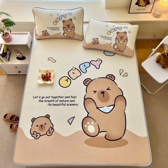 91家纺网 家纺一手货源 找家纺 蘭菲家纺 2025新款凉感丝卡皮巴拉凉席 熊巴拉