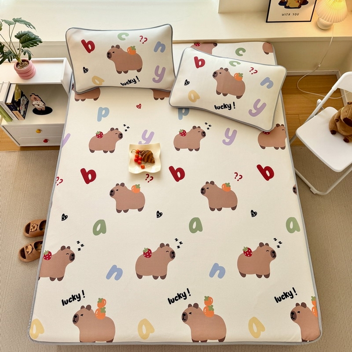 91家纺网 家纺一手货源 找家纺 蘭菲家纺 2025新款凉感丝卡皮巴拉凉席 皮小萌