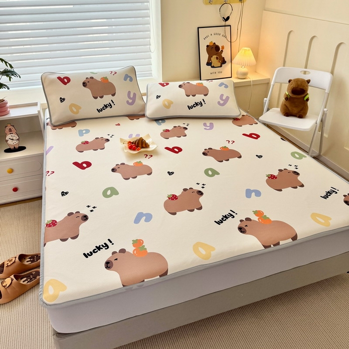 91家纺网 家纺一手货源 找家纺 蘭菲家纺 2025新款凉感丝卡皮巴拉凉席 皮小萌