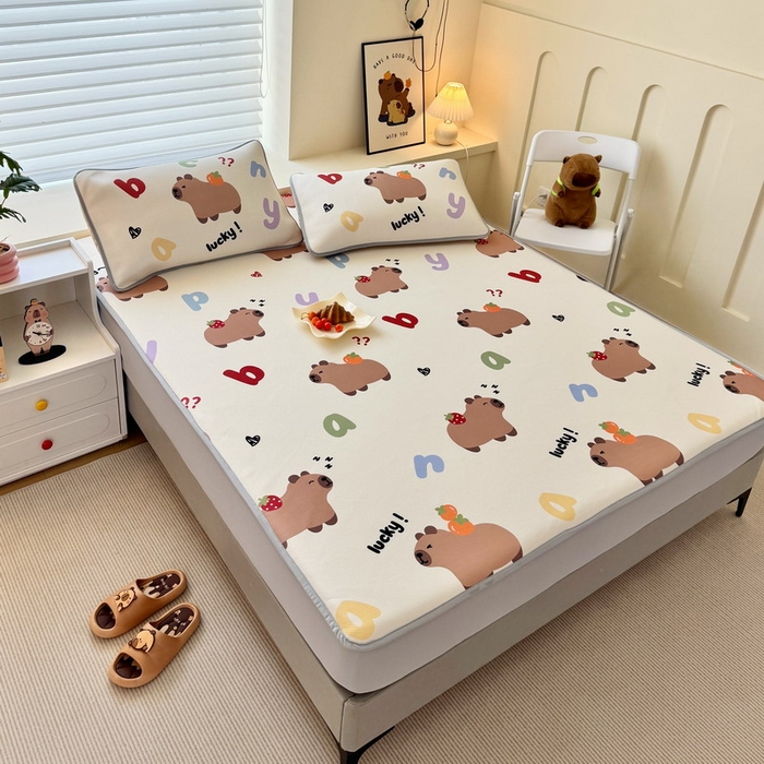 91家纺网 家纺一手货源 找家纺 蘭菲家纺 2025新款凉感丝卡皮巴拉凉席 皮小萌