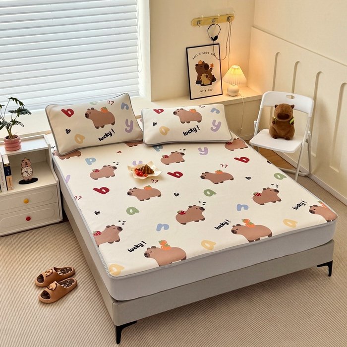 91家纺网 家纺一手货源 找家纺 蘭菲家纺 2025新款凉感丝卡皮巴拉凉席 皮小萌