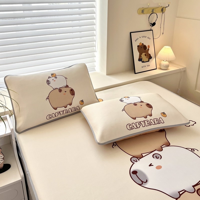 91家纺网 家纺一手货源 找家纺 蘭菲家纺 2025新款凉感丝卡皮巴拉凉席 沉浸式