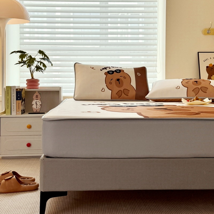 91家纺网 家纺一手货源 找家纺 蘭菲家纺 2025新款凉感丝卡皮巴拉凉席 皮小蛋