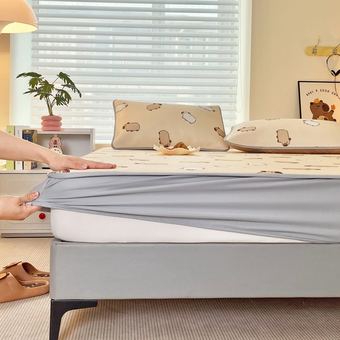 91家纺网 家纺一手货源 找家纺 蘭菲家纺 2025新款凉感丝卡皮巴拉凉席 小奶豚