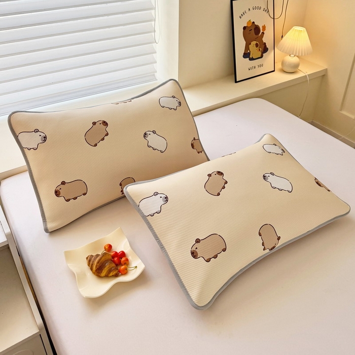 91家纺网 家纺一手货源 找家纺 蘭菲家纺 2025新款凉感丝卡皮巴拉凉席 小奶豚