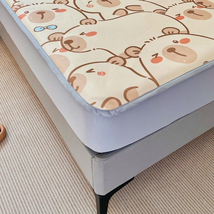 91家纺网 家纺一手货源 找家纺 蘭菲家纺 2025新款凉感丝卡皮巴拉凉席 小卡