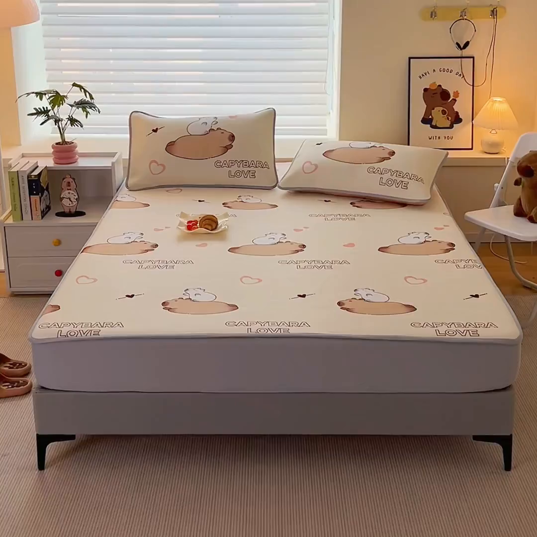 91家纺网 家纺一手货源 找家纺 蘭菲家纺 2025新款凉感丝卡皮巴拉凉席 陪伴拉