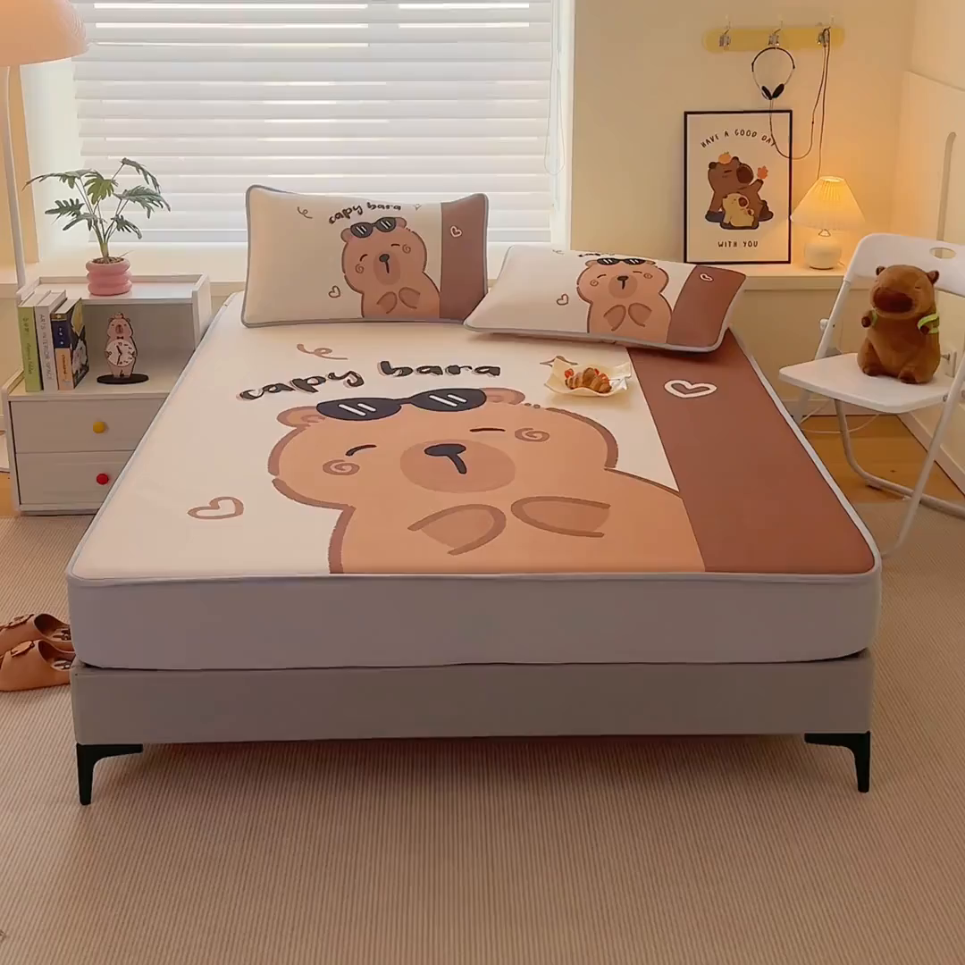 91家纺网 家纺一手货源 找家纺 蘭菲家纺 2025新款凉感丝卡皮巴拉凉席 皮小蛋