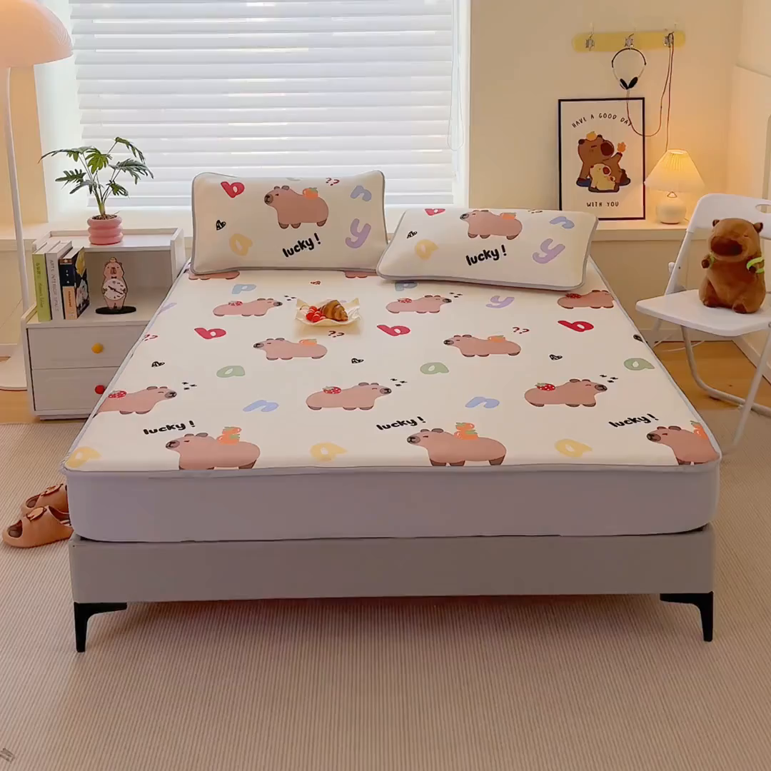 91家纺网 家纺一手货源 找家纺 蘭菲家纺 2025新款凉感丝卡皮巴拉凉席 皮小萌