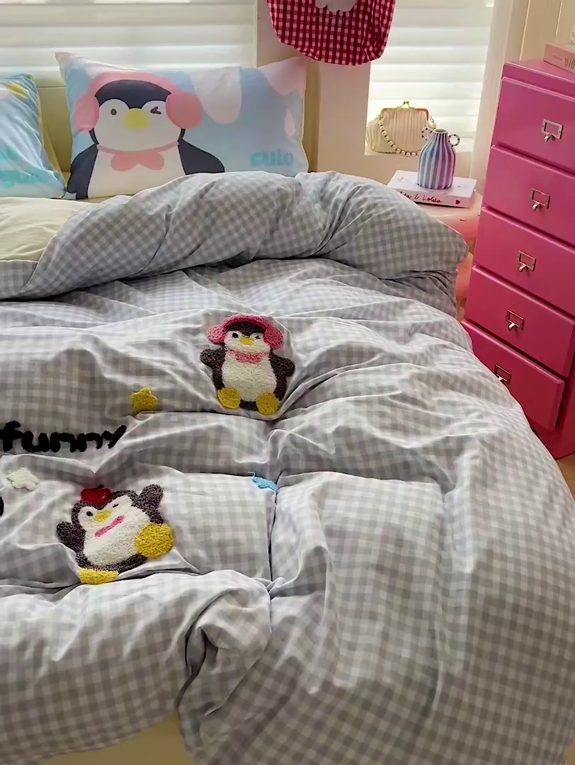 91家纺网 家纺一手货源 找家纺 海岛哥哥 2025新款大版毛巾绣四件套 可爱企鹅