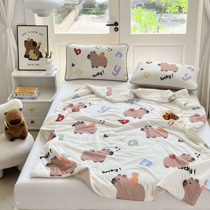 91家纺网 家纺一手货源 找家纺 蘭菲家纺 2025新款凉感丝卡皮巴拉夏被 皮小萌