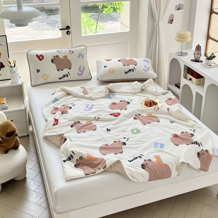 91家纺网 家纺一手货源 找家纺 蘭菲家纺 2025新款凉感丝卡皮巴拉夏被 皮小萌