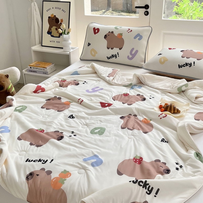 91家纺网 家纺一手货源 找家纺 蘭菲家纺 2025新款凉感丝卡皮巴拉夏被 皮小萌