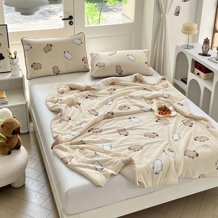 91家纺网 家纺一手货源 找家纺 蘭菲家纺 2025新款凉感丝卡皮巴拉夏被 小奶豚