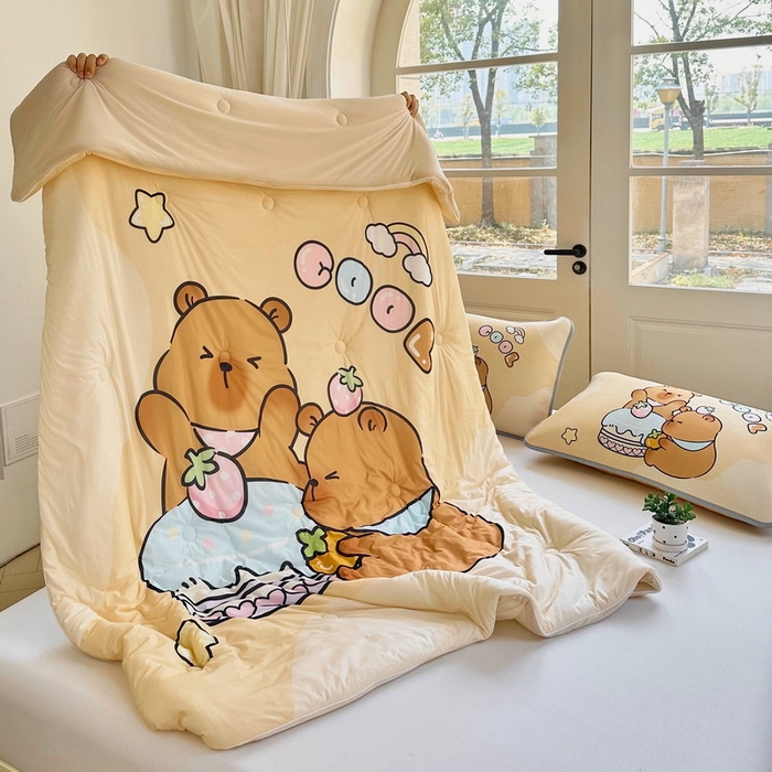 91家纺网 家纺一手货源 找家纺 蘭菲家纺 2025新款凉感丝卡皮巴拉夏被 爱皮卡