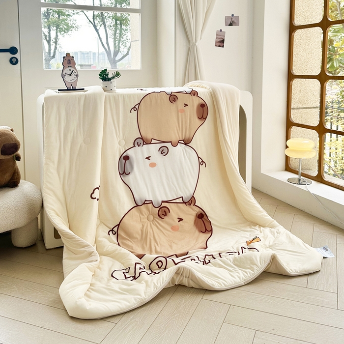 91家纺网 家纺一手货源 找家纺 蘭菲家纺 2025新款凉感丝卡皮巴拉夏被 沉浸式