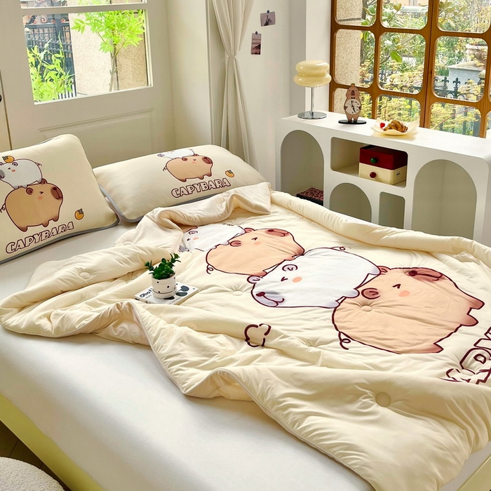 91家纺网 家纺一手货源 找家纺 蘭菲家纺 2025新款凉感丝卡皮巴拉夏被 沉浸式