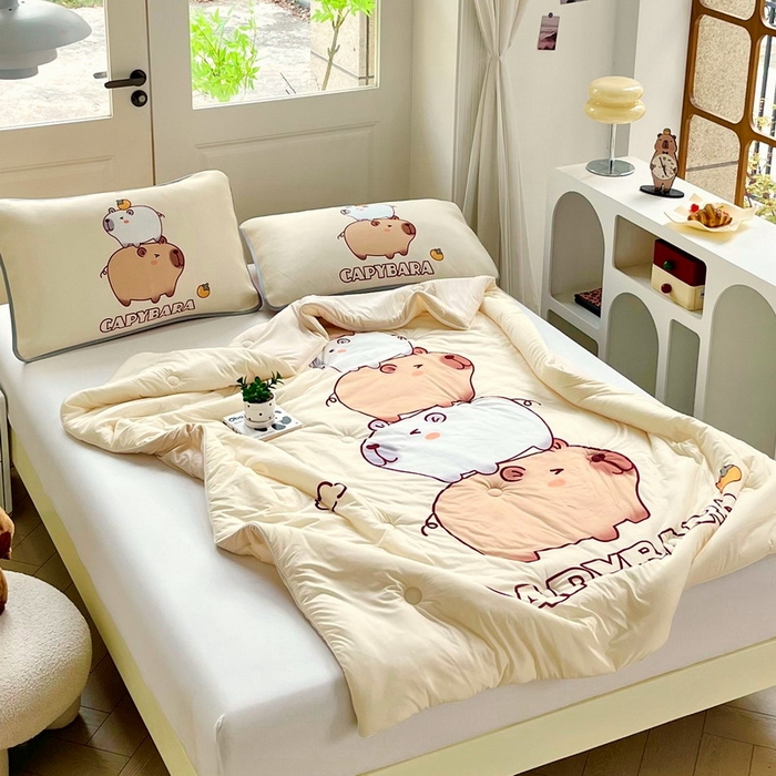 91家纺网 家纺一手货源 找家纺 蘭菲家纺 2025新款凉感丝卡皮巴拉夏被 沉浸式