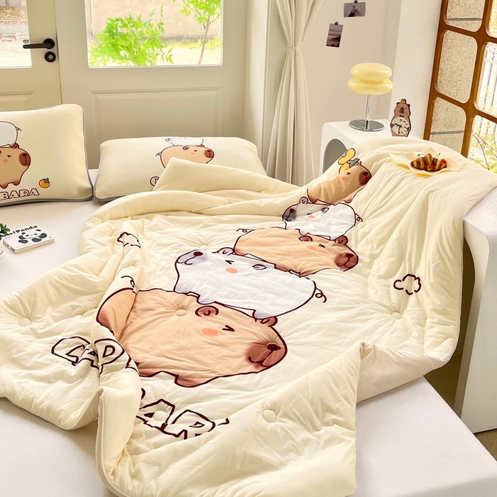 91家纺网 家纺一手货源 找家纺 蘭菲家纺 2025新款凉感丝卡皮巴拉夏被 沉浸式